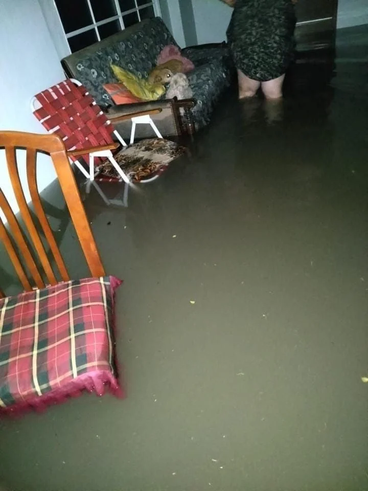 Autos y viviendas bajo agua: las postales de la inundación en Corrientes
