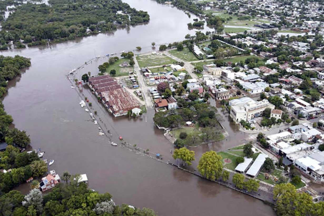 Gualeguaychú bajo el agua: Barrios anegados, cientos de evacuados y un panorama incierto