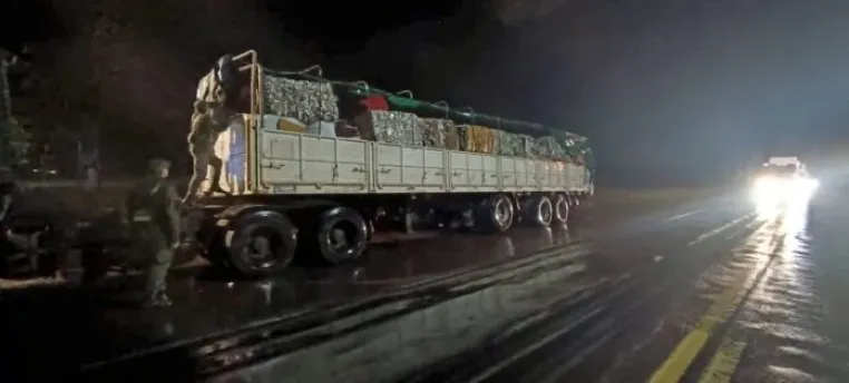 Interceptan un camión con contrabando de metales en Corrientes