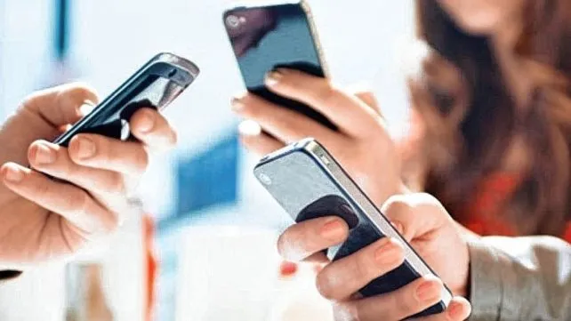El gobierno desreguló las tarifas de celulares, Internet y cable