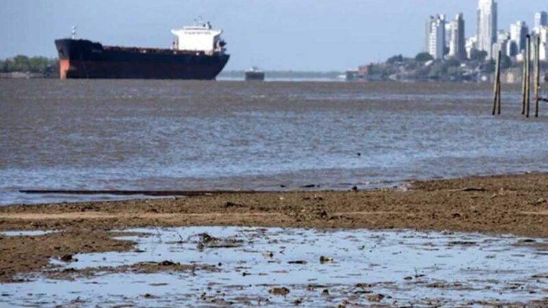 La hidrovía se vacía de barcos por la pronunciada bajante del río Paraná