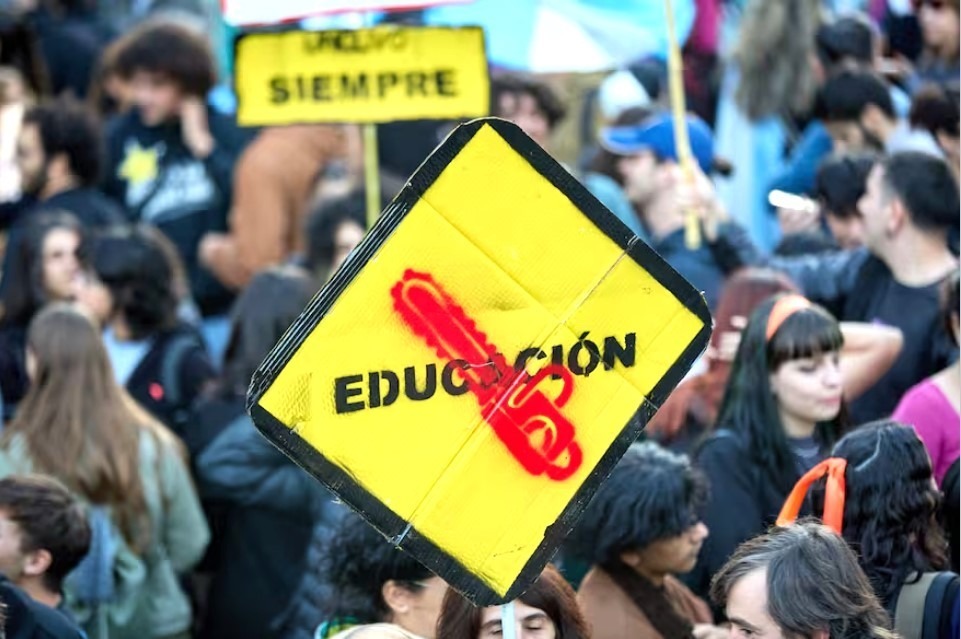 TREMENDO ESCENARIO QUE SE CONTRADICE CON LA AUSTERIDAD!!(video)
