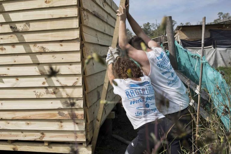 Tratando de explicar lo inexplicable: Como se seleccionarán a los beneficiarios de las “viviendas precarias” de TECHO Argentina e invitan a voluntarios para el montaje