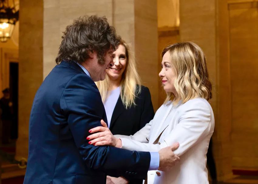 Milei se reunirá con Meloni, primera ministra de Italia