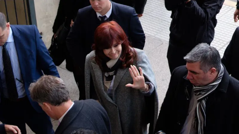 Vialidad: el tribunal que condenó a Cristina Kirchner la instó a que se presente en Comodoro Py en 72 horas