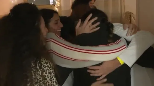 Así fue el emotivo reencuentro de las rehenes israelíes liberadas con sus familias