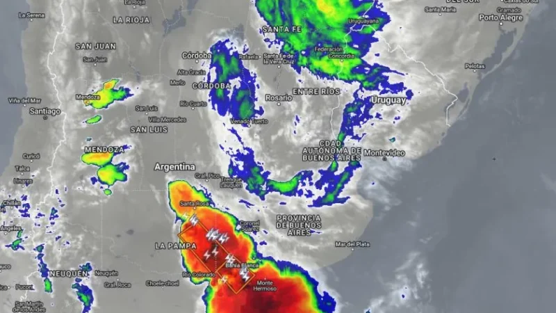 Alerta naranja por tormentas fuertes con lluvias intensas y ocasional caída de granizo