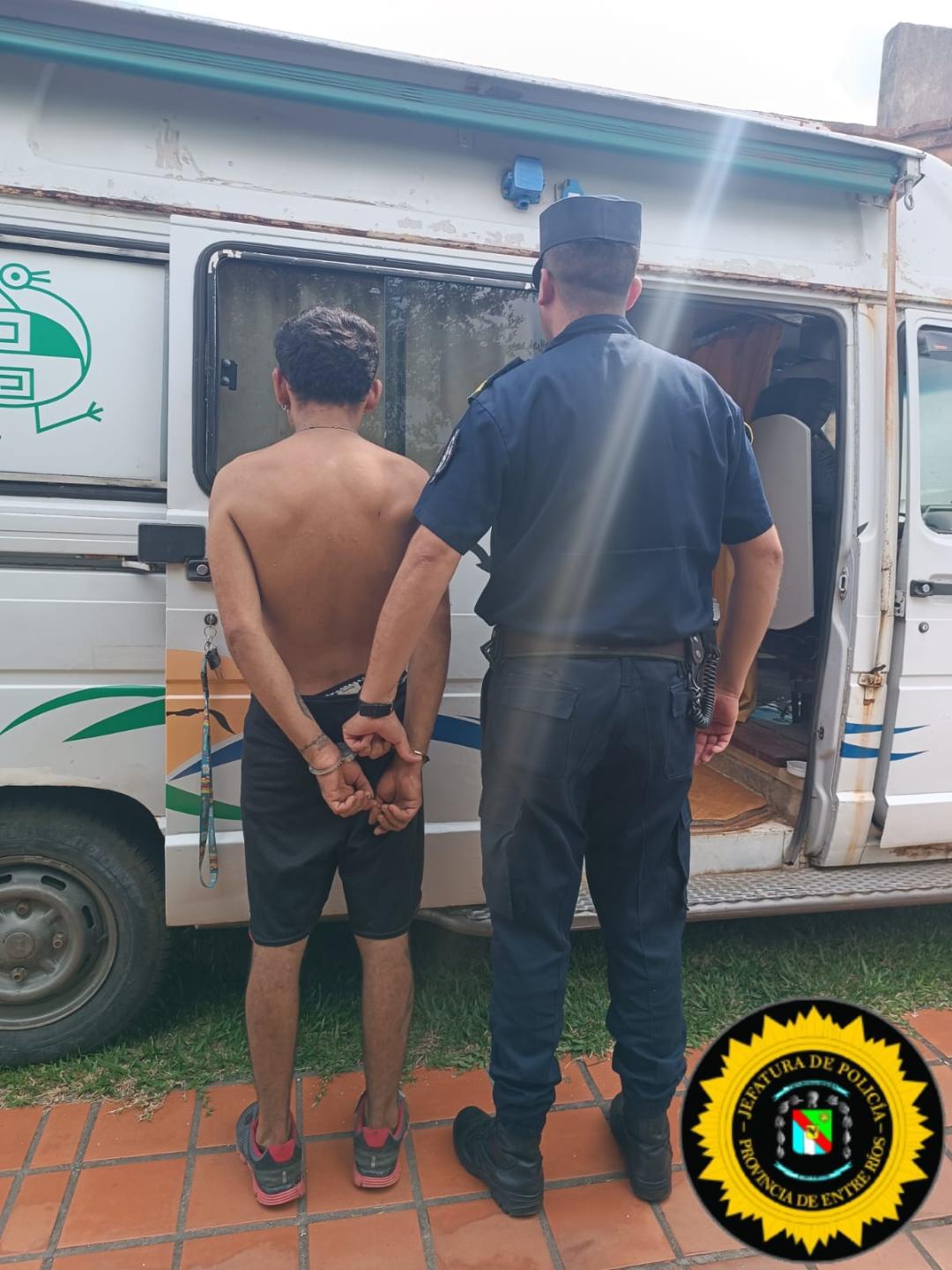 APREHENDIDO P/S/D HURTO CON ESCALAMIENTO EN GRADO EN TENTATIVA EN FLAGRANCIA 