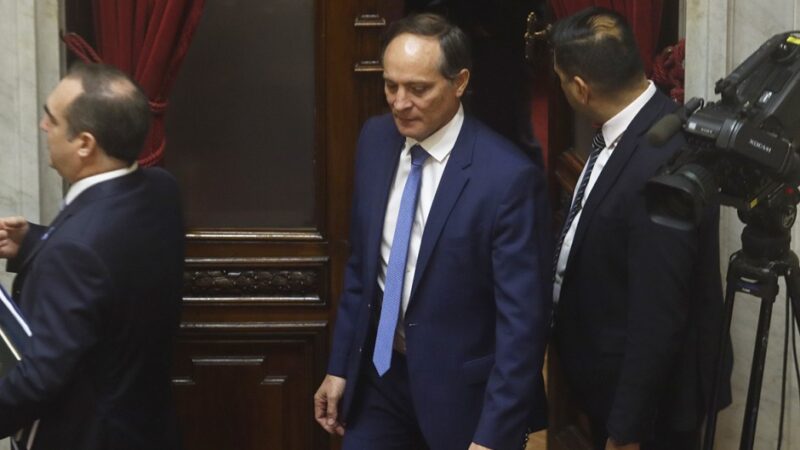 Camau Espínola se distancia de Milei y arma con liberales de Valdés