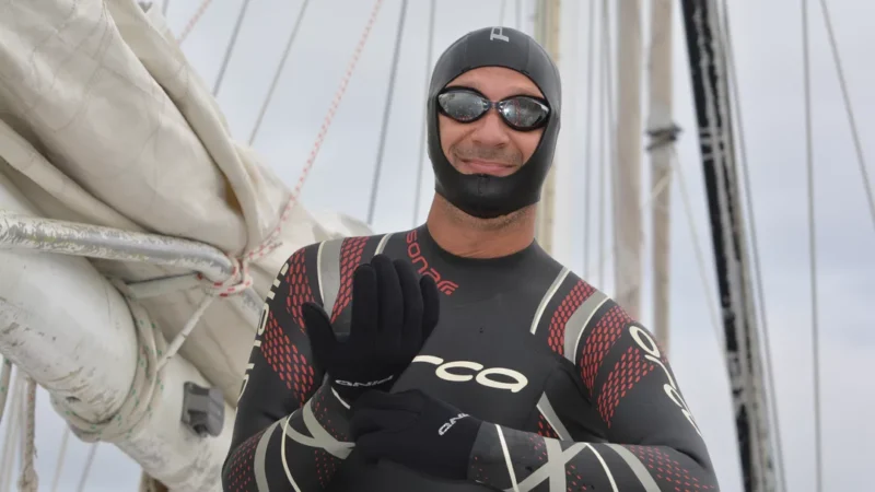 Oscar Angélico, el concordiense que unió a nado las Islas Malvinas por amor a su tierra