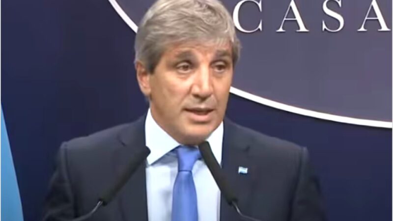 Desde el lunes. Eliminan el cepo cambiario para personas y el dólar flotará entre $1000 y $1400