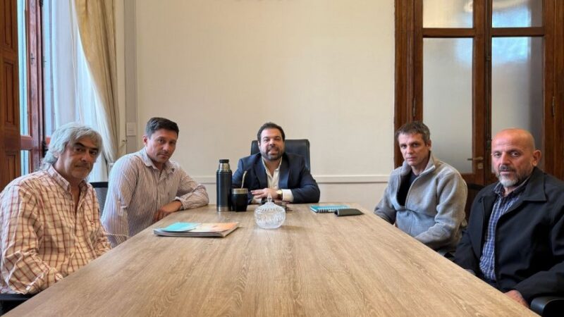 Despido de más de 200 trabajadores viales: “Nos estamos ocupando del tema”, dijo Troncoso junto a gremialistas