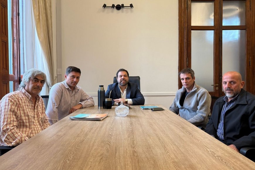 Despido de más de 200 trabajadores viales: “Nos estamos ocupando del tema”, dijo Troncoso junto a gremialistas