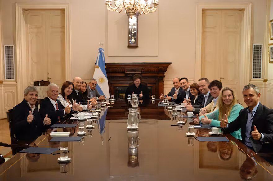El Gobierno dijo que el paro fue “una lágrima” y tensionó con la CGT: la tildó de “nido de la casta”