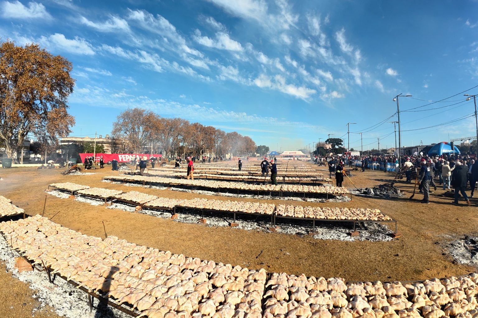 Concepción del Uruguay batió el récord Guinness de pollo asado con más de 8.600 kilos