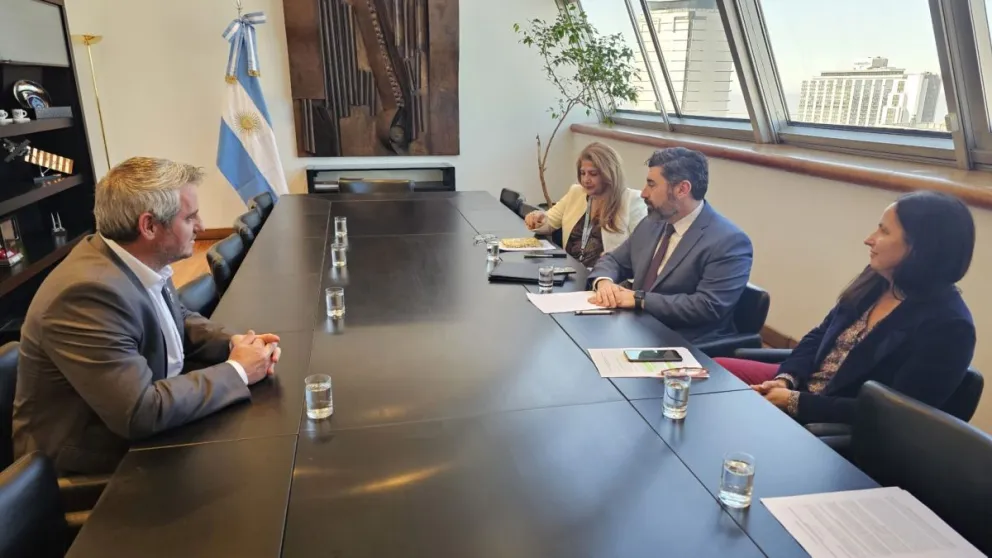 Pedido de relocalización de planta: el intendente de Colón se reunió con Cancillería argentina