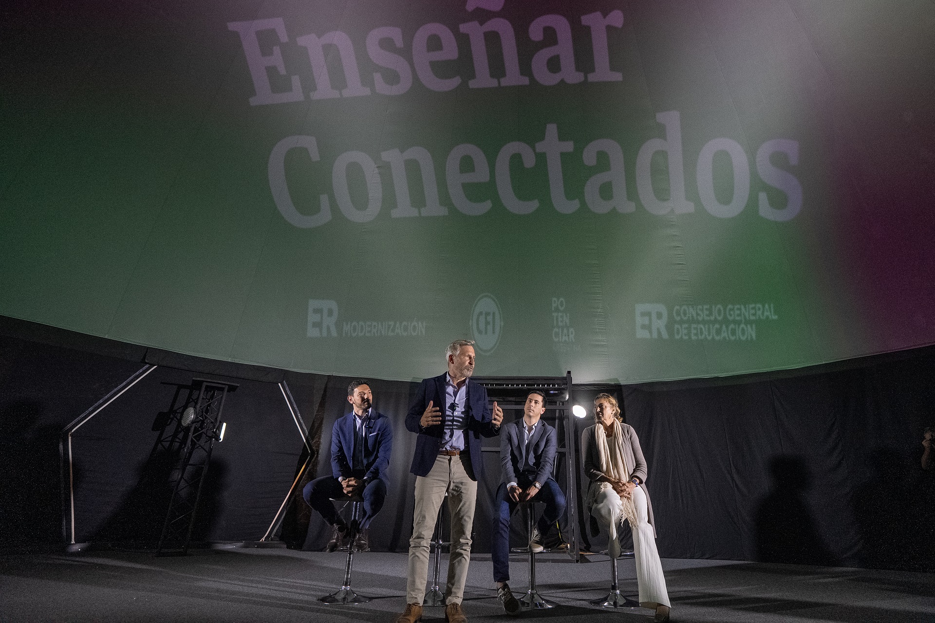 El gobierno provincial lanzó un plan para incorporar innovación tecnológica en las aulas