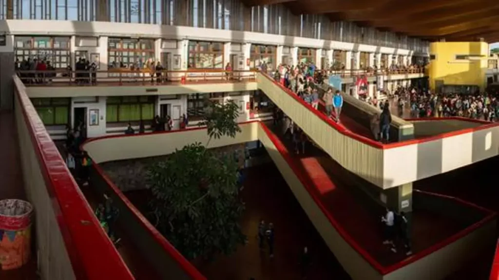 3e906243-10a3-4012-8659-966a43ba4e3a_16-9-discover-aspect-ratio_default_0_x1050y232