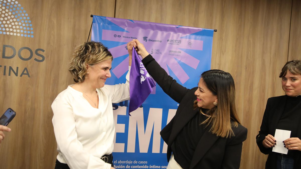 La mamá de Ema junto a Olimpia Coral Melo. La difusión no consentida de material íntimo que transforma el dolor en lucha para evitar peores desenlaces