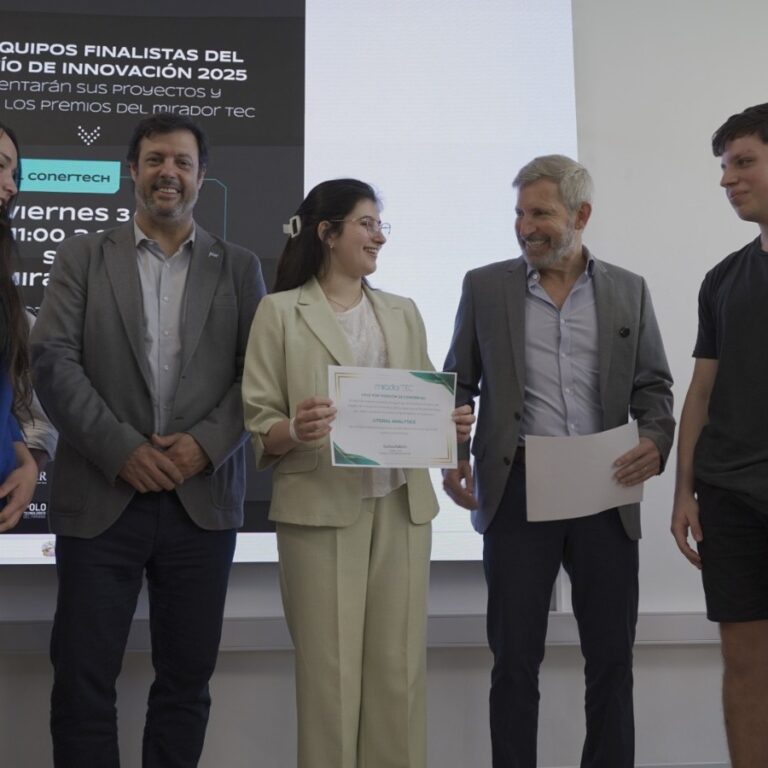 GANADORES DEL DESAFÍO DE INNOVACIÓN ENTRE RÍOS 2025Con la presencia de autoridades del Consorcio (2)