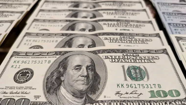 Brutal caída del dólar oficial: a cuánto cotiza el blue