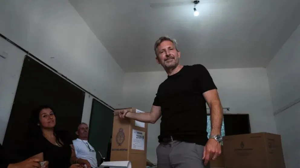 Frigerio votó en familia y dijo que “a pesar de las dificultades, es una enorme oportunidad que nos da la democracia”