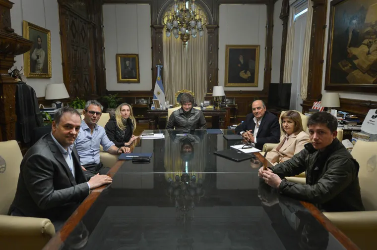 El Gobierno se aproxima a su gran reconfiguración: la gran incógnita de Santiago Caputo y el futuro de Guillermo Francos