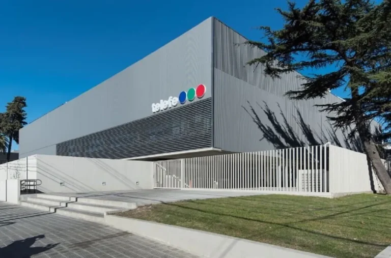 paramount-vende-telefe-los-compradores-que-podrian-quedarse-el-canal-lider-argentina