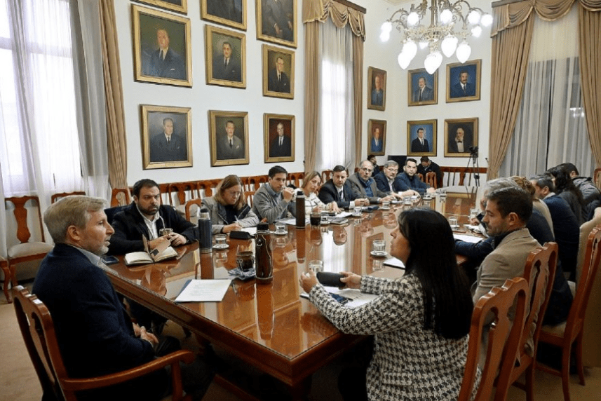 Frigerio prepara cambios en su Gabinete: Entre Ríos entra en etapa de reconfiguración política