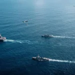 Unidades-del-Grupo-de-Ataque-del-Portaaviones-Gerald-R.-Ford-y-un-bombardero-B-52-de-la-Fuerza-Aerea-de-EE.-UU.-EFE