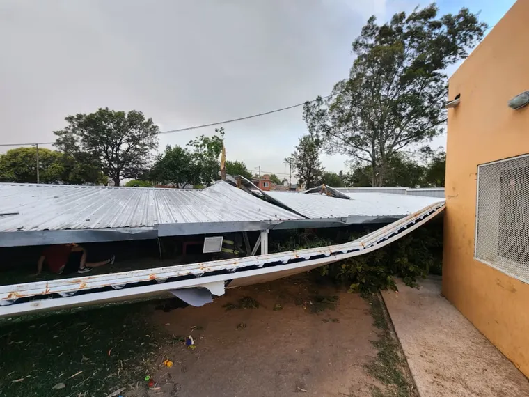 se-derrumbo-el-techo-de-un-polideportivoen-cordoba