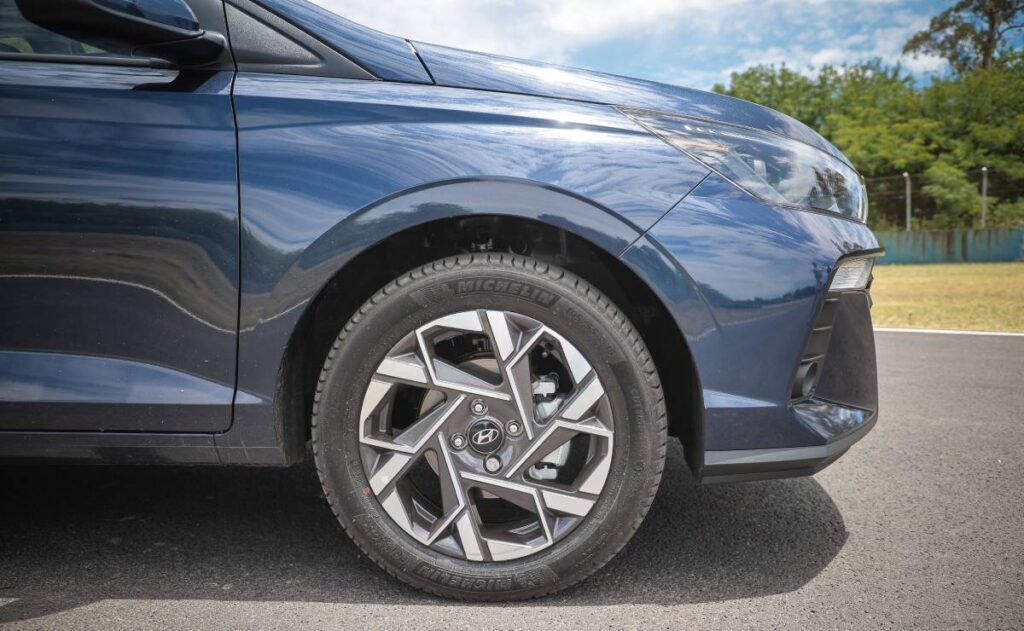 Hyundai-HB20-llanta