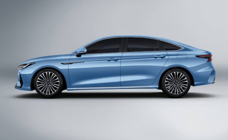 Sedan-Chery-Arrizo-8-perfil