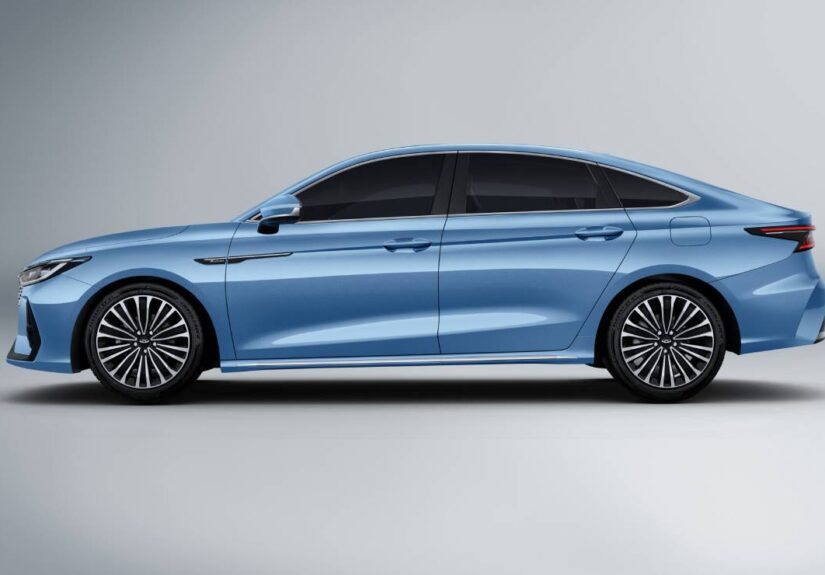 Sedan-Chery-Arrizo-8-perfil