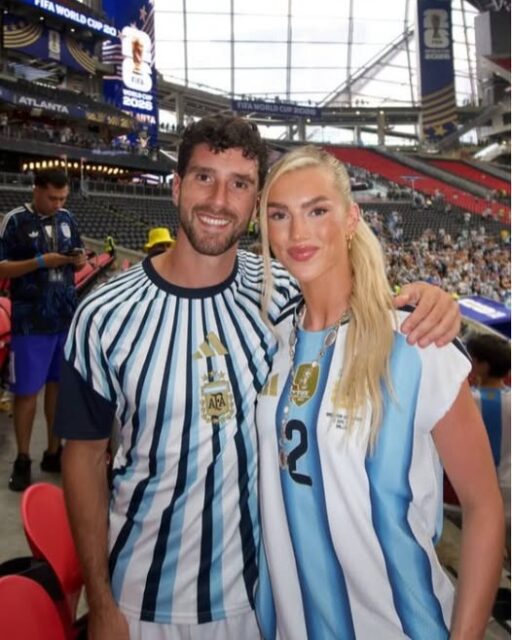 ¿Argentina o Inglaterra? La novia inglesa del concordiense Marcos Senesi ya tomó partido.
Kelci-Rose Bowers, futbolista inglesa y pareja del defensor de la Selección argentina, contó cómo vivirá la semifinal del Mundial 2026 entre ambos países.
"Mi pareja juega para Argentina, así que lo voy a apoyar", aseguró, aunque también expresó el orgullo que siente por la selección de su país.