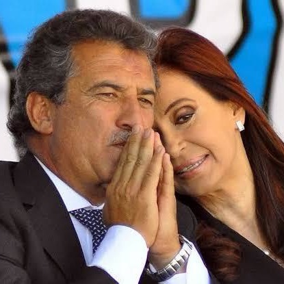 DESAPARECIERON LOS 180 😱
En 2015 firmaron que Urribarri "no estaba solo". Hoy, con condena firme y preso, nadie apareció. El excelente archivo que rescató INFORME DIGITAL expone el silencio del PJ.
La lista completa acá 👇
https://www.analisislitoral.com.ar/180-firmas-urribari/
#180FirmasUrribarri #urribarri #AnalisisLitoral, #EntreRios, #PoliticaEntreRios, #PoliticaArgentina, #Concordia, #Parana, #LitoralArgentino, #Federalismo, #Noticias, #Actualidad, @eloncecom, @elentrerios, @diarioriouruguay, @infobae, @todonoticias, @lanacion, @rosariotres, @diariolacapital, @lavozcomar, @cadena3com