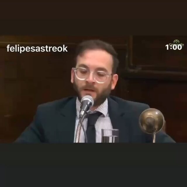 *Felipe Sastre “le chantó las 40” a Mendietta*
Las sesiones del Honorable Concejo Deliberante vienen cada vez ‘más picantes’ y dejamos a continuación unos minutos que Felipe Sastre le dedicó al “topo” Mendietta. 
No saldrán muchas ordenanzas ni soluciones para los vecinos últimamente pero algunos concejales hacen que valga la pena escucharlos. 
Otros concejales son de perfil bajo o quizás más tibios y ya pasan al anonimato, dicen en el barrio: son más aburridos. 
Como dijo Mirta: “Se tenía que decir” #AnalisisLitoral, #Concordia, #ConcordiaEntreRios, #EntreRios, #NoticiasConcordia, #LitoralArgentino, #Actualidad, #Periodismo, #Argentina, #CiudadDeConcordia, @elentrerios, @eloncecom, @diarioriouruguay, @infobae, @todonoticias, @rosariotres, @diariolacapital, @lavozcomar, @cadena3com, @lanacion