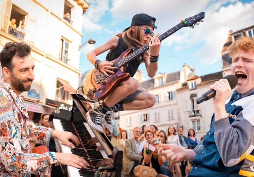 The most INSANE Bohemian Rhapsody Flashmob you will ever see!! - youtube