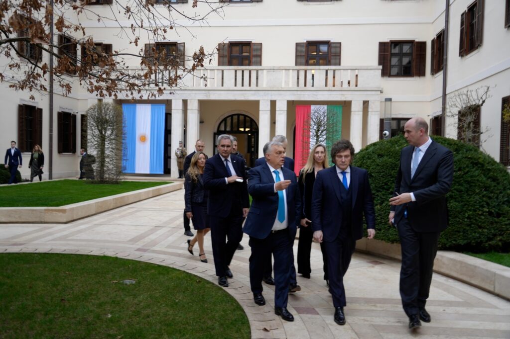 El Presidente Javier Milei fue recibido por el Primer Ministro de Hungría, Viktor Orbán 3 655044018 17953023786092035 5586319565166347632 n 1