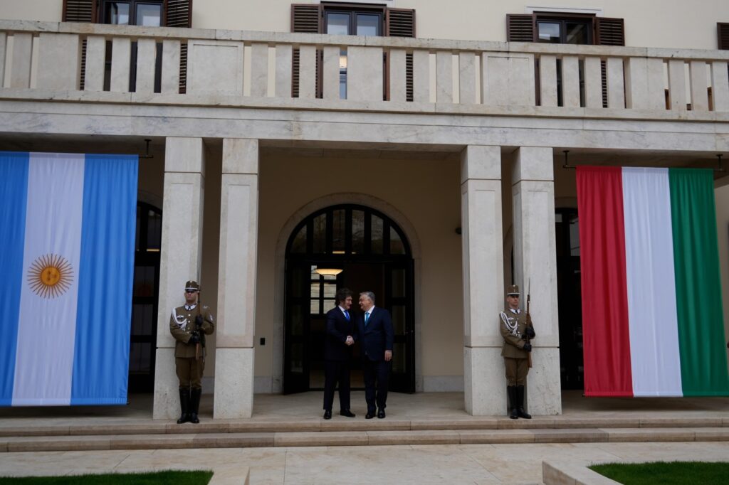 El Presidente Javier Milei fue recibido por el Primer Ministro de Hungría, Viktor Orbán 2 656014417 17953023777092035 1586524152938560426 n 1