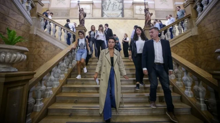 6672063148e58_940_529!