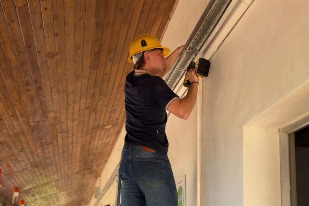 Prácticas de la Delegación Argentina de Salto Grande: alumnos de la Escuela Técnica de Federación instalaron equipos de aire acondicionado en la Escuela “Arturo Illia” 4 WhatsApp Image 2026 03 16 at 17.40.16 1