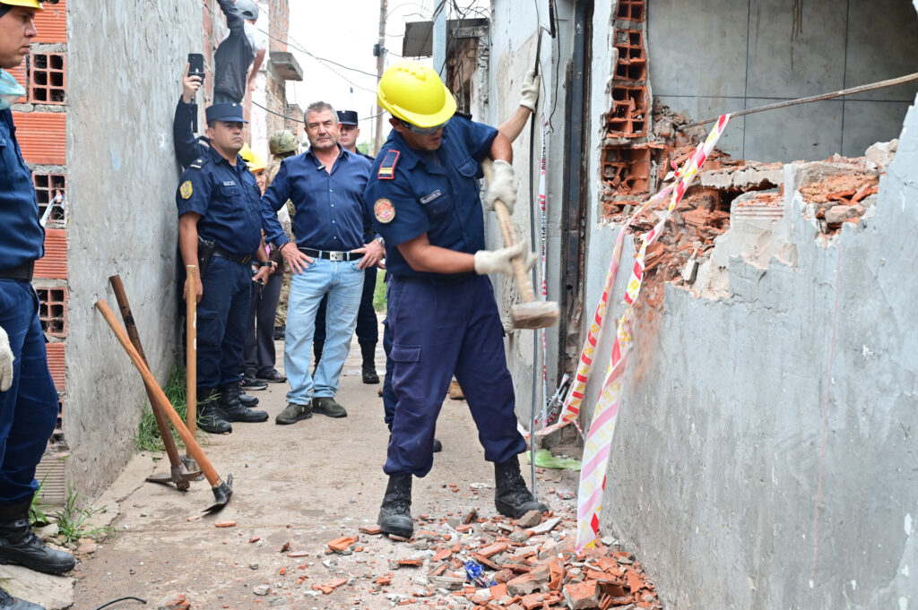 Demolieron un búnker de drogas en el Barrio Lomas del Mirador II de Paraná 8 DSC 9446