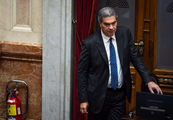jorge-capitanich-en-el-recinto-del-senado-HSHKCUYSCJHX3O67NIRZLGLNCQ