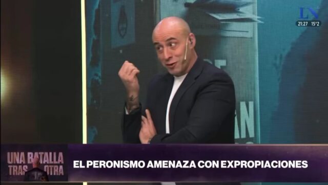LOS KIRCHNERISTAS SIEMPRE REGALAN LA DE OTROS , NO LES TOQUES LA DE ELLOS PORQUE SON LOS PEORES CAPITALISTAS, HAS LO QUE DIGO NO LO QUE HAGO…..
#Argentina, #PolíticaArgentina, #Actualidad, #Noticias, #AnálisisLitoral, #EntreRíos, #Concordia, #Periodismo, #Opinión, #IrresponsabilidadPeriodística, #ÉticaPeriodística, #ManipulaciónMediática, #OperacionesMediáticas, #DobleVara, #CinismoMediático