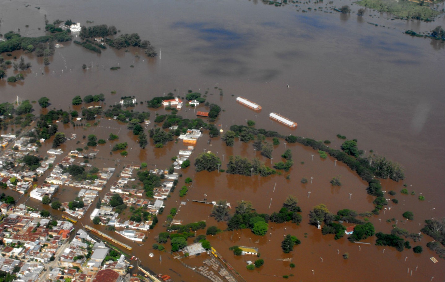 https://www.analisislitoral.com.ar/el-nino-vuelve-a-poner-al-rio-uruguay-en-el-centro-de-la-escena-salto-se-prepara-para-lo-peor-y-concordia-todavia-parece-mirar-desde-la-otra-orilla/ #AnalisisLitoral #Inundaciones #Temporal #Emergencia #Argentina #EntreRios #LitoralArgentino #Rosario #SantaFe #Noticias
@eloncecom @elentrerios @diarioriouruguay @rosariotres @diariolacapital @infobae @todonoticias @clarincom @lanacion @prefecturanavalarg