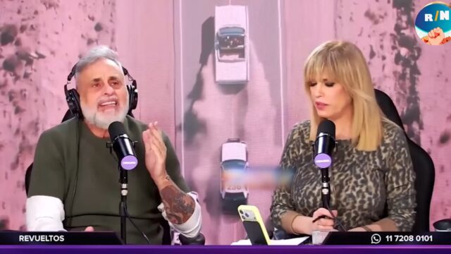 Viviana Canosa reveló lo que dice el "médico" de Milei por lo bajo: "Un manguerazo para bajarlo"
Viviana Canosa rompió el silencio con Jorge Rial y contó detalles inéditos sobre las supuestas filtraciones del médico de Javier Milei. Viviana Canosa volvió a encender las alarmas en el ámbito político y mediático tras lanzar impactantes declaraciones sobre el presidente Javier Milei. En un picante mano a mano con Jorge Rial en el programa Revueltos, la periodista se refirió a las versiones que circulan en la Quinta de Olivos y reveló intimidades que provienen, según sus palabras, del propio entorno médico del jefe de Estado.

Durante la charla, los conductores debatieron sobre los rumores de ausencias del Presidente y la frecuencia con la que ingresan servicios de emergencia al predio presidencial. “Las ambulancias que entran a Olivos casi todos los días son un montón. ¿No tenemos derecho a saber por qué entran tantas ambulancias?”, cuestionó Canosa de manera directa.