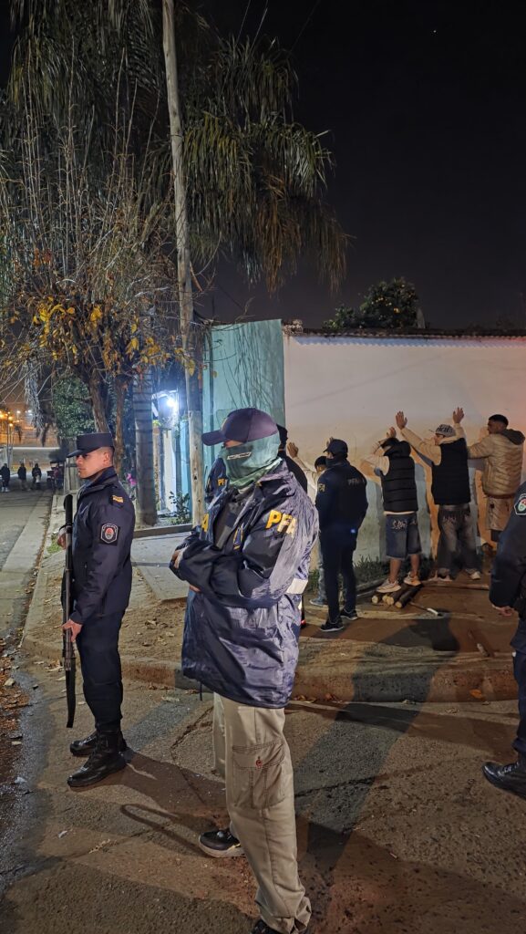 Operativo conjunto entre la Jefatura Departamental Concordia y la Delegación de la Policía Federal en distintos barrios de la ciudad 2 WhatsApp Image 2026 05 26 at 23.51.39