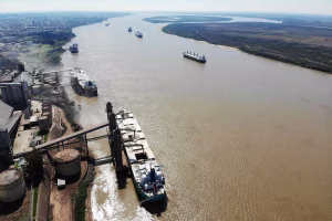 a pesar de la bajante gran cantidad de barcos N53RQ4LASRHHBD4ATFPZGHZHVQ