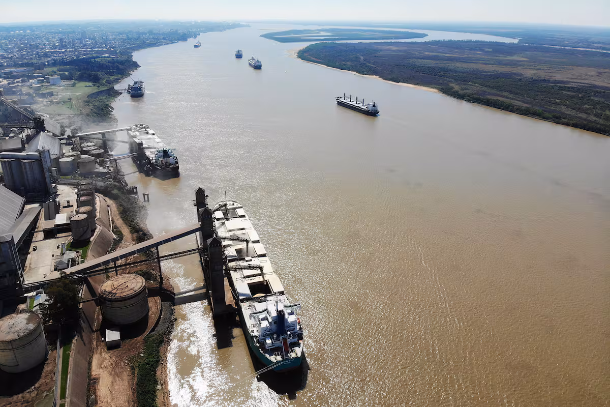 a pesar de la bajante gran cantidad de barcos N53RQ4LASRHHBD4ATFPZGHZHVQ
